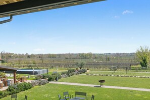 Outdoor dining - Almavite Wine Resort (Desenzano del Garda)