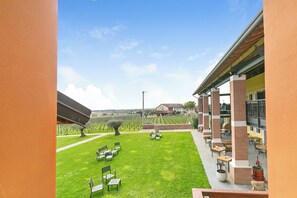 View from property - Almavite Wine Resort (Desenzano del Garda)