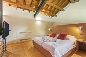 Familiekamer, meerdere slaapkamers (Junior Suite Borgogna - Almavite) | 1 slaapkamer, gratis wifi, beddengoed
