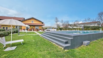 Piscina externa sazonal