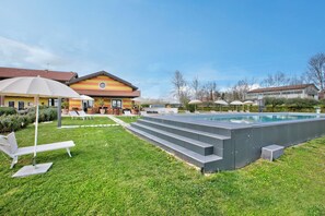 Sesongbasert utendørsbasseng