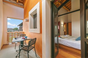 Familienzimmer, Mehrere Schlafzimmer (Double Deluxe Tulipano - Almavite) | 1 Schlafzimmer, kostenloses WLAN, Bettwäsche