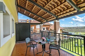 Family Room, Multiple Bedrooms (Suite Ballon - Almavite) | Balcony - Almavite Wine Resort (Desenzano del Garda)