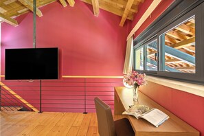 Family Room, Multiple Bedrooms (Suite Ballon - Almavite) | Living area