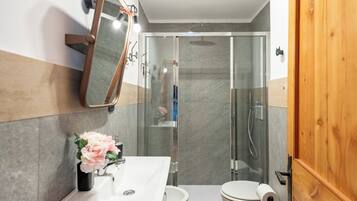 Standard Apartment, Multiple Bedrooms (Montagne E Coccole) | Bathroom | Shower, hair dryer, bidet, towels