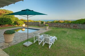 Terrace/patio - 4-bedroom house overlooking the sea on the cliff path in Hermanus (Hermanus)