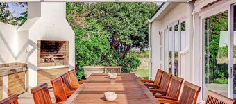 4-bedroom house overlooking the sea on the cliff path in Hermanus