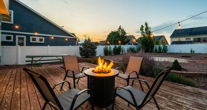 Spacious Family Getaway | Fire Pit & Pet Friendly