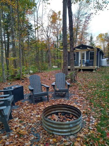 ADK Getaway "Pine Tree Retreat"-New 1 bedroom cottage 1 mile from Adirondacks