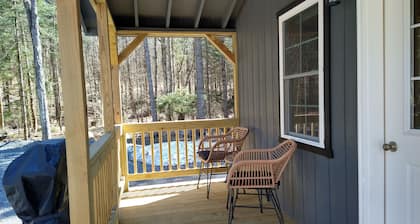 ADK Getaway "Pine Tree Retreat"-New 1 bedroom cottage 1 mile from Adirondacks