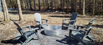 ADK Getaway "Pine Tree Retreat" 1 bedroom cottage 1 mile from Adirondacks