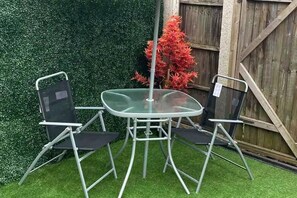 Outdoor dining - 2br-sleeps3 -family Friendly -free Parking -garden (Nottingham)