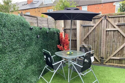 2br-sleeps3 -family Friendly -free Parking -garden