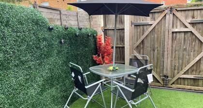 2br-sleeps3 -family Friendly -free Parking -garden