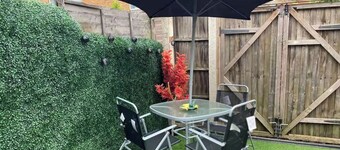 2br-sleeps3 -family Friendly -free Parking -garden