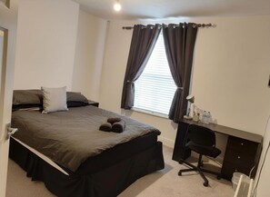 2 ห้องนอน, เตารีด/โต๊ะรีดผ้า, Wi-Fi ฟรี, ผ้าปูที่นอน