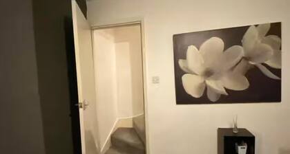 Cosy 2 Bed House - Sleeps 3, Parking & Garden