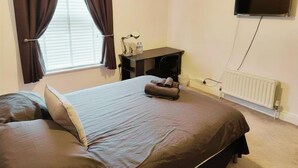 2 bedrooms, iron/ironing board, WiFi (free), bed sheets - 2br-sleeps3 -family Friendly -free Parking -garden (Nottingham)