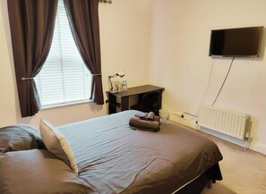 2 bedrooms, iron/ironing board, free WiFi, bed sheets - 2br-sleeps3 -family Friendly -free Parking -garden (Nottingham)
