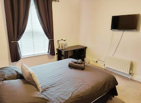 2 bedrooms, iron/ironing board, free WiFi, bed sheets