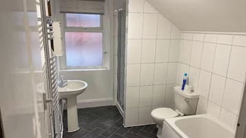 House | Bathroom | Separate tub and shower, deep soaking tub, free toiletries, hair dryer