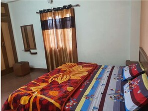 Free WiFi, bed sheets - Ram Singh Palace (Nainital)
