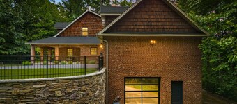 The Huntly Estate | Asheville Retreat | The Lodge + The Grange | Weddings & Events