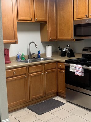 Fridge, microwave, oven, stovetop - Welcome to our Place (Charlotte)