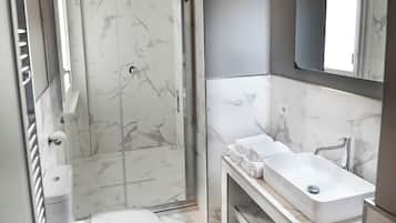 Deluxe Double Room, City View | Bathroom