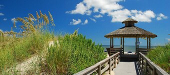 Breezy Bungalow Pet-Friendly With Community Amenities