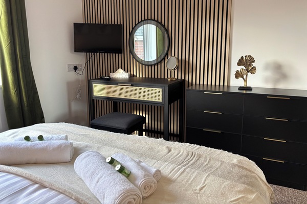 2 Schlafzimmer, BĂŒgeleisen/BĂŒgelbrett, Reisekinderbett, WLAN