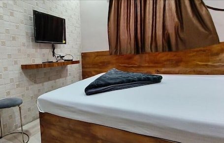 Standard Double Room. HOTEL SOCIETY