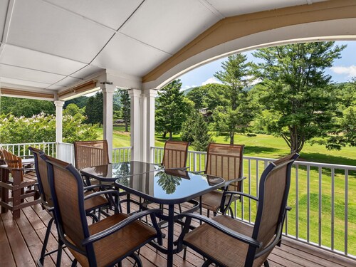 19th Hole 3 Bedroom Condo on the 9th Green