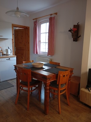 Dining - Vacation apartment near the national park and harbor with terrace and parking space (Sassnitz)