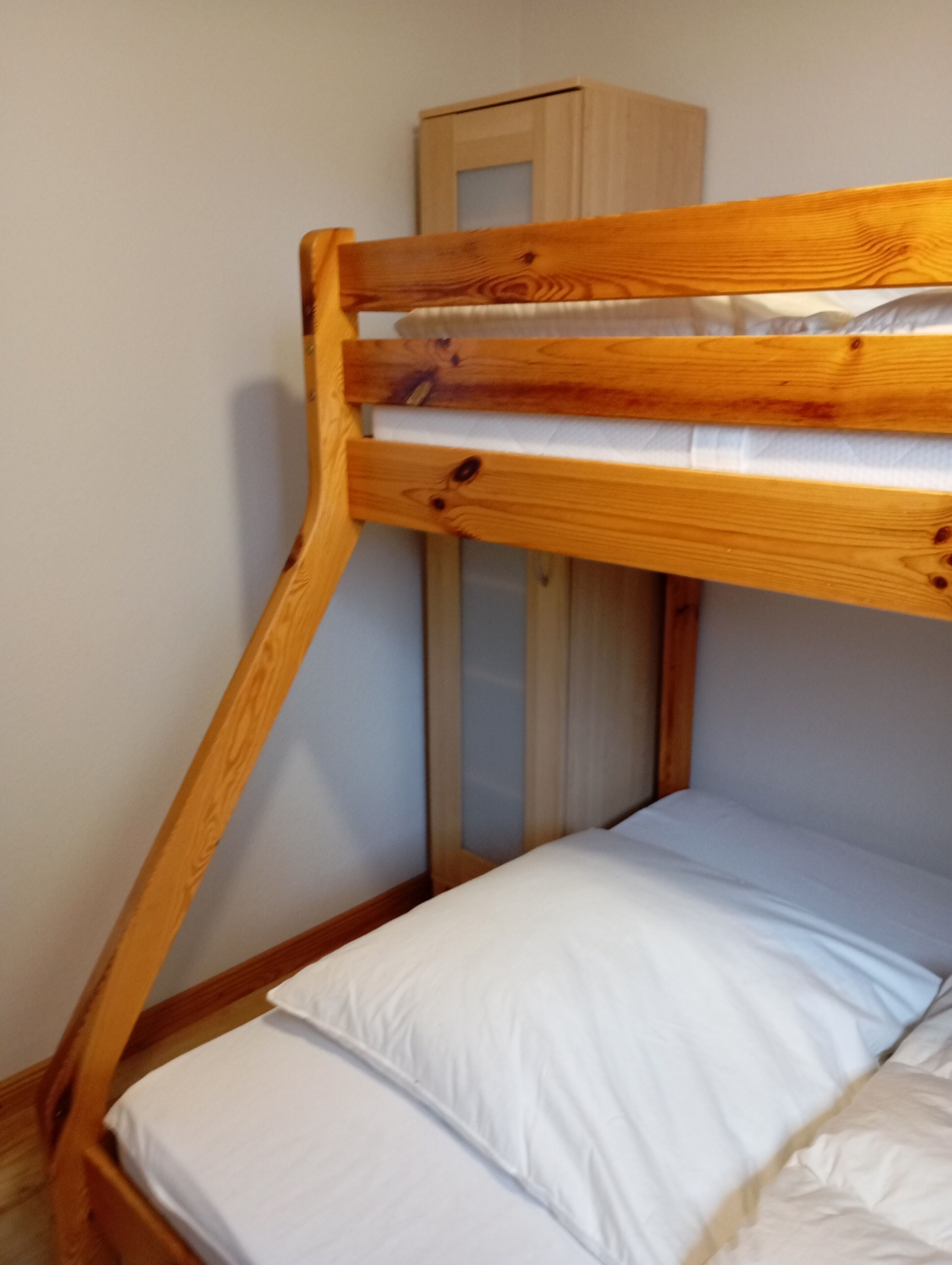 2 bedrooms, travel crib, free WiFi, bed sheets