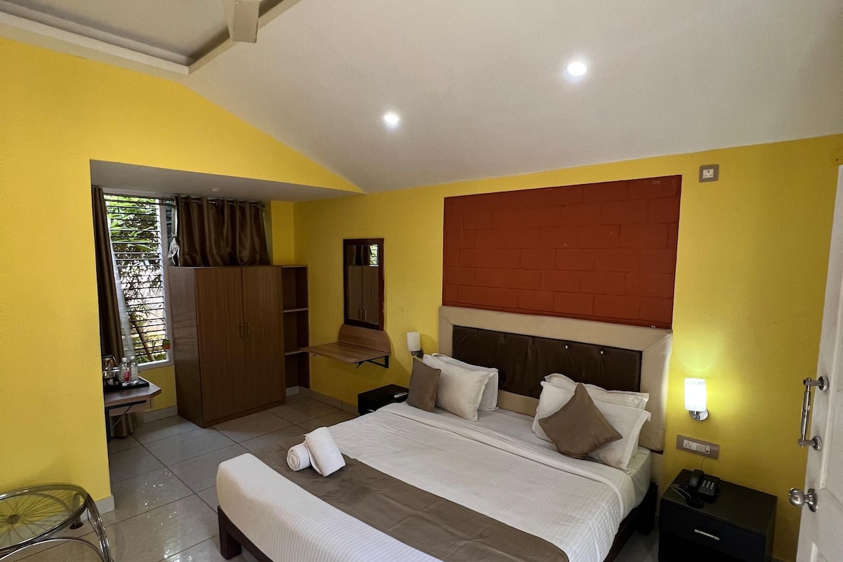 Yksilöllisesti kalustettu, työpöytä