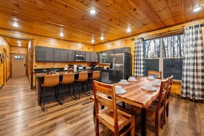 Fridge, microwave, oven, stovetop - Beautiful, Rolling Mountain Views Cabin with Game Room & Hot Tub (Sevierville)