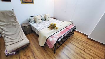 3 bedrooms, iron/ironing board, WiFi, bed sheets