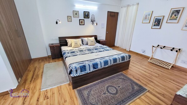 3 bedrooms, iron/ironing board, WiFi, bed sheets