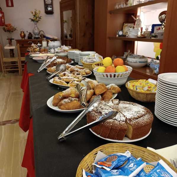 Free daily buffet breakfast