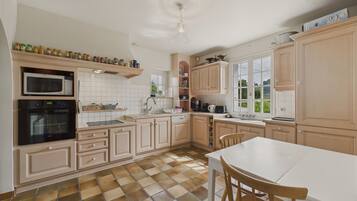 Réfrigérateur, micro-ondes, four, lave-vaisselle