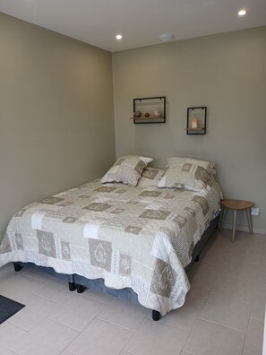 1 bedroom, iron/ironing board, WiFi, bed sheets - La Chambrée (Leschelle)