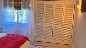 4 chambres, fer et planche à repasser, Wi-Fi, draps fournis