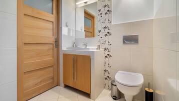 Comfort Studio Suite, Balcony | Bathroom
