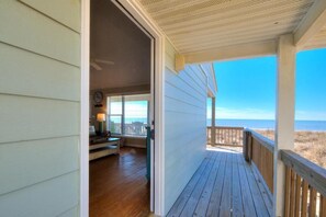 Property grounds - Beautiful 5 Bedroom 2 Bath House, Oceanfront, Dog Friendly, Sleeps 11 (Oak Island)