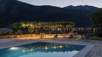 Kolam renang outdoor