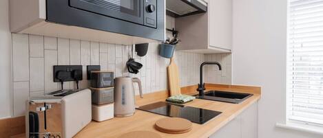 Refrigerador, microondas, horno, placa de cocina