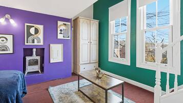 5 bedrooms, iron/ironing board, WiFi, bed sheets