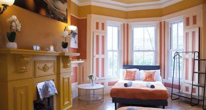 Spacious 220sqm House • 10-min Dr City Ctr/Heaton