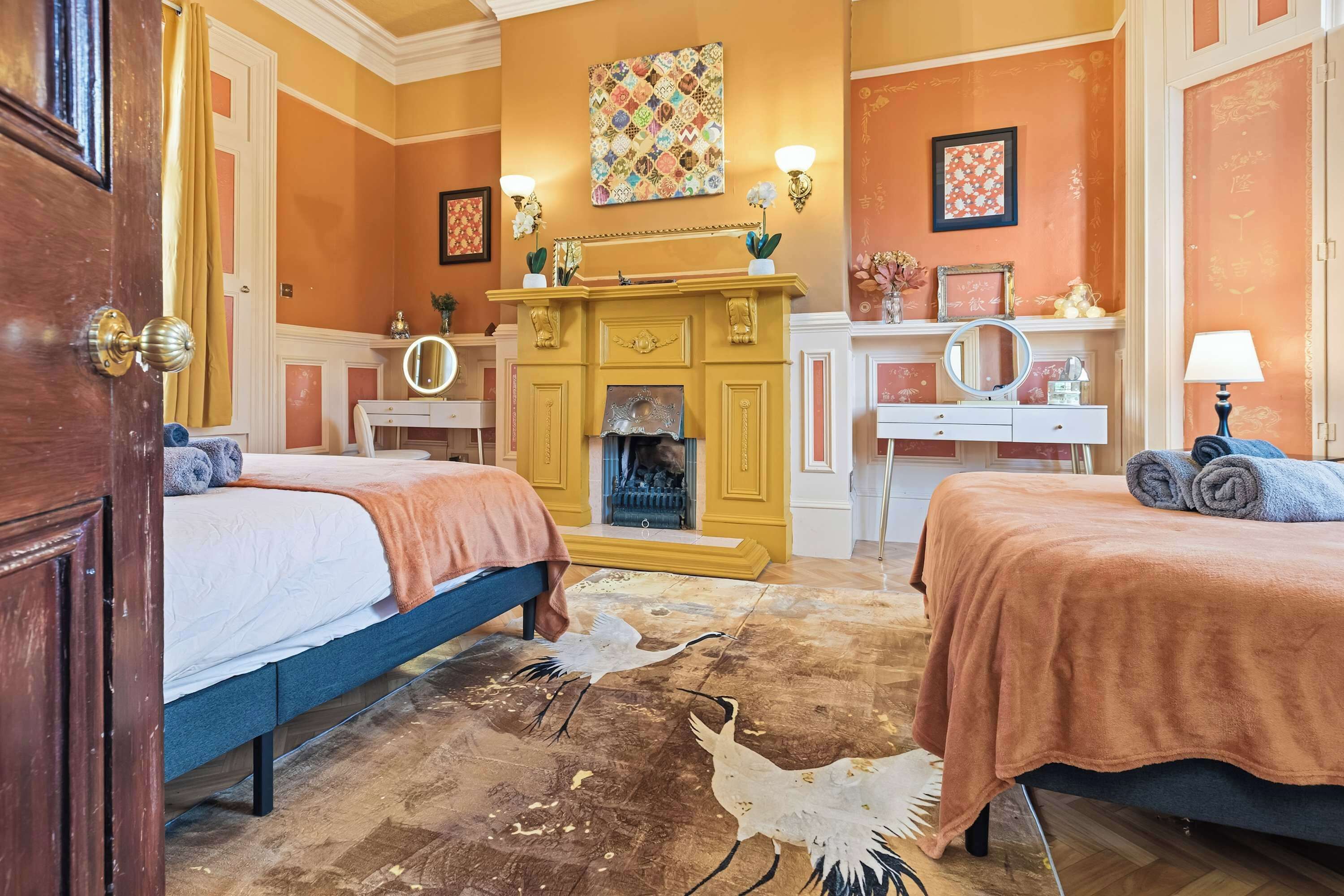 5 bedrooms, iron/ironing board, WiFi, bed sheets